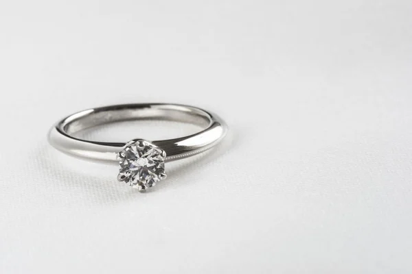 Prsten manželský prsten diamantový — Stock fotografie